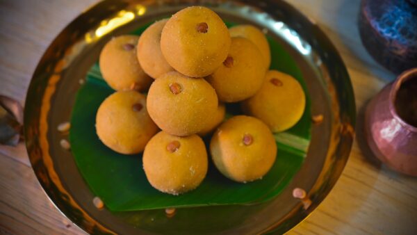 Besan Laddu (PURE GHEE) - घी बेसन लड्डू 250g